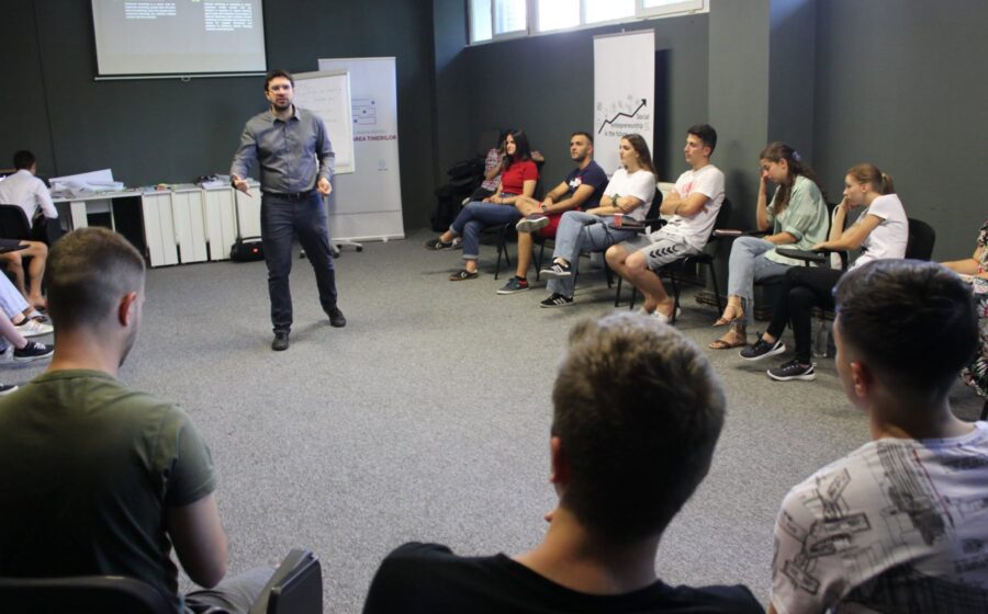 Egalitate de gen și combaterea violenței: ce pot face organizațiile de tineret, împreună cu partenerii europeni